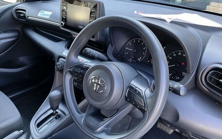 Toyota Yaris, 2022 год, 800 000 рублей, 11 фотография