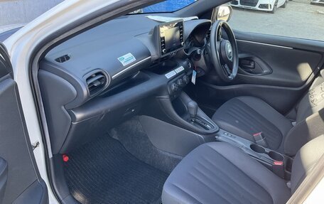 Toyota Yaris, 2022 год, 800 000 рублей, 12 фотография