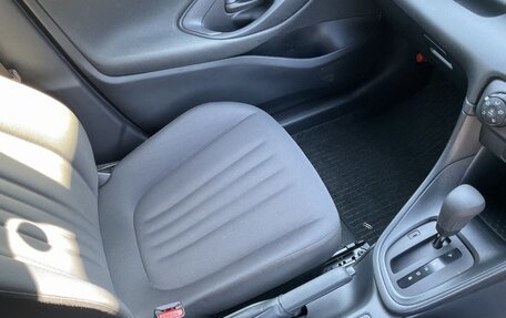 Toyota Yaris, 2022 год, 800 000 рублей, 13 фотография