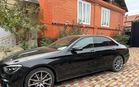 Mercedes-Benz E-Класс, 2022 год, 4 600 000 рублей, 1 фотография