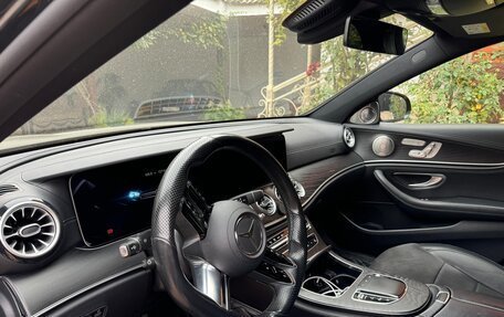 Mercedes-Benz E-Класс, 2022 год, 4 600 000 рублей, 5 фотография