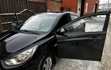 Hyundai Solaris II рестайлинг, 2012 год, 750 000 рублей, 1 фотография