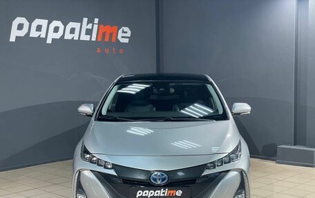 Toyota Prius IV XW50, 2017 год, 2 399 000 рублей, 2 фотография
