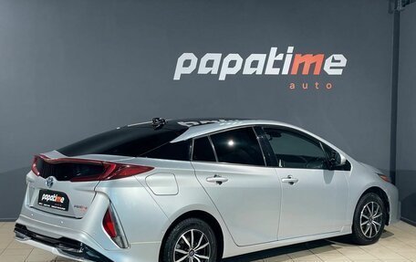 Toyota Prius IV XW50, 2017 год, 2 399 000 рублей, 3 фотография