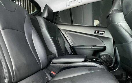 Toyota Prius IV XW50, 2017 год, 2 399 000 рублей, 8 фотография