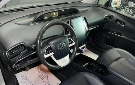 Toyota Prius IV XW50, 2017 год, 2 399 000 рублей, 5 фотография