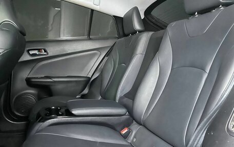 Toyota Prius IV XW50, 2017 год, 2 399 000 рублей, 7 фотография