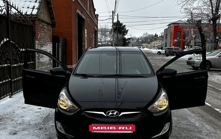 Hyundai Solaris II рестайлинг, 2012 год, 750 000 рублей, 3 фотография