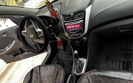 Hyundai Solaris II рестайлинг, 2012 год, 750 000 рублей, 5 фотография