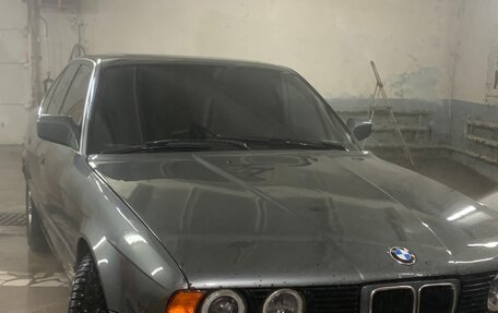 BMW 5 серия, 1989 год, 300 000 рублей, 1 фотография