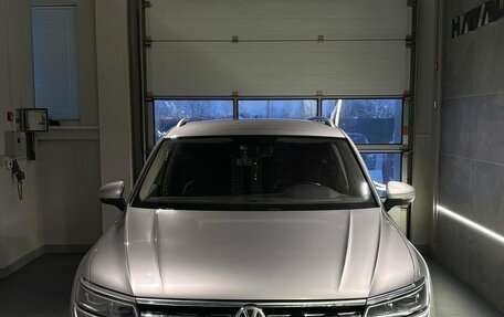 Volkswagen Tiguan II, 2017 год, 2 700 000 рублей, 2 фотография