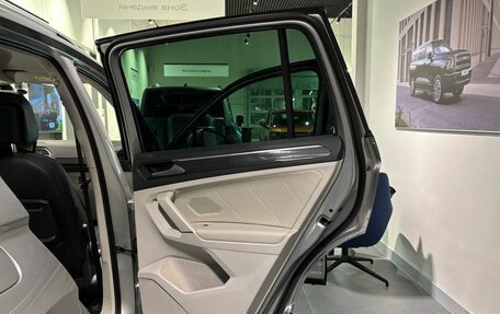 Volkswagen Tiguan II, 2017 год, 2 700 000 рублей, 27 фотография