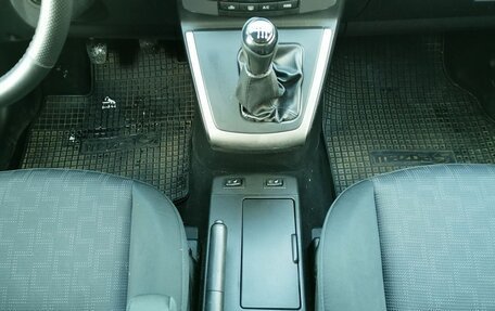 Mazda 5 I рестайлинг, 2008 год, 670 000 рублей, 17 фотография