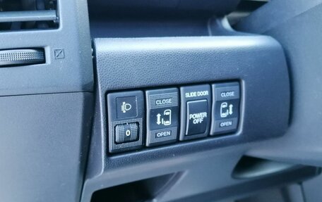 Mazda 5 I рестайлинг, 2008 год, 670 000 рублей, 19 фотография