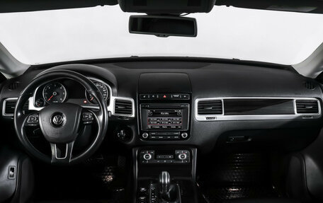 Volkswagen Touareg III, 2016 год, 2 390 000 рублей, 17 фотография