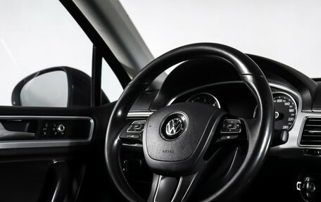 Volkswagen Touareg III, 2016 год, 2 390 000 рублей, 13 фотография