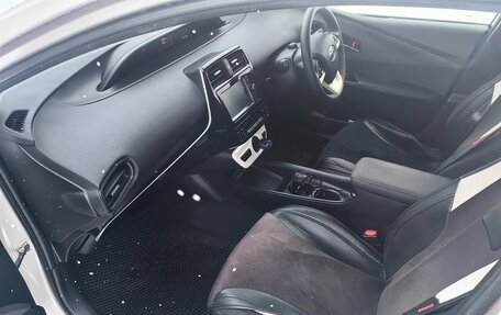 Toyota Prius IV XW50, 2016 год, 1 500 000 рублей, 4 фотография