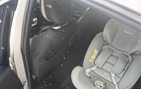 Toyota Prius IV XW50, 2016 год, 1 500 000 рублей, 5 фотография