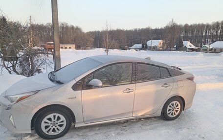 Toyota Prius IV XW50, 2016 год, 1 500 000 рублей, 10 фотография