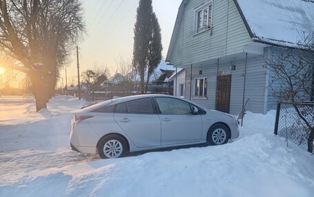 Toyota Prius IV XW50, 2016 год, 1 500 000 рублей, 12 фотография