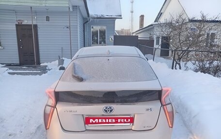 Toyota Prius IV XW50, 2016 год, 1 500 000 рублей, 11 фотография