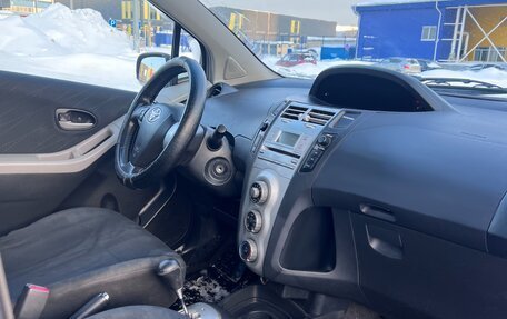 Toyota Yaris III рестайлинг, 2007 год, 550 000 рублей, 9 фотография