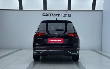 Volkswagen Tiguan II, 2023 год, 2 350 000 рублей, 4 фотография