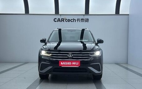 Volkswagen Tiguan II, 2023 год, 2 350 000 рублей, 2 фотография