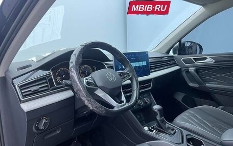Volkswagen Tiguan II, 2023 год, 2 350 000 рублей, 10 фотография