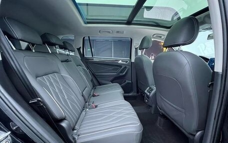 Volkswagen Tiguan II, 2023 год, 2 350 000 рублей, 15 фотография