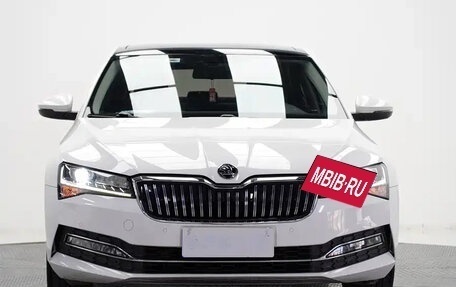 Skoda Superb III рестайлинг, 2022 год, 2 149 911 рублей, 2 фотография