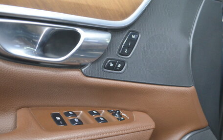 Volvo S90 II рестайлинг, 2017 год, 2 030 000 рублей, 19 фотография