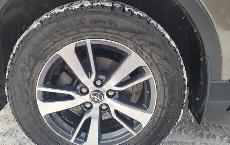 Toyota RAV4, 2015 год, 2 550 000 рублей, 10 фотография