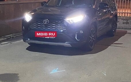 Toyota RAV4, 2019 год, 3 960 000 рублей, 5 фотография
