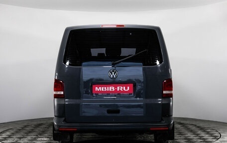 Volkswagen Caravelle T5, 2014 год, 2 199 000 рублей, 5 фотография