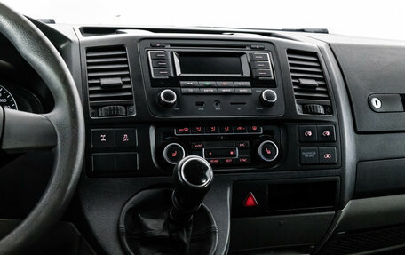 Volkswagen Caravelle T5, 2014 год, 2 199 000 рублей, 13 фотография