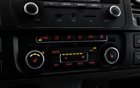 Volkswagen Caravelle T5, 2014 год, 2 199 000 рублей, 15 фотография