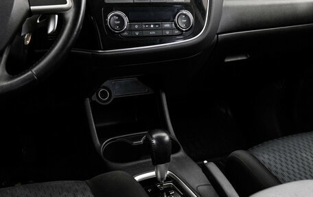 Mitsubishi Outlander III рестайлинг 3, 2012 год, 1 299 000 рублей, 12 фотография