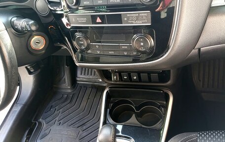 Mitsubishi Outlander III рестайлинг 3, 2019 год, 2 200 000 рублей, 7 фотография