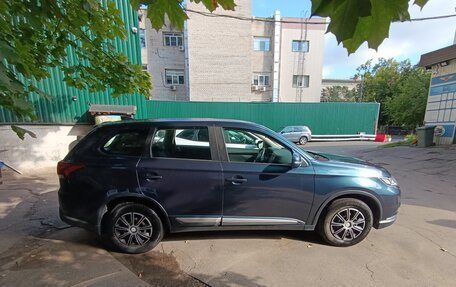 Mitsubishi Outlander III рестайлинг 3, 2019 год, 2 200 000 рублей, 11 фотография