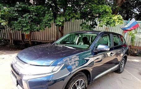Mitsubishi Outlander III рестайлинг 3, 2019 год, 2 200 000 рублей, 10 фотография
