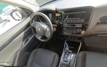 Mitsubishi Outlander III рестайлинг 3, 2019 год, 2 200 000 рублей, 12 фотография