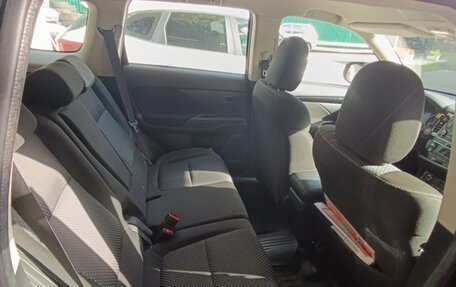 Mitsubishi Outlander III рестайлинг 3, 2019 год, 2 200 000 рублей, 14 фотография