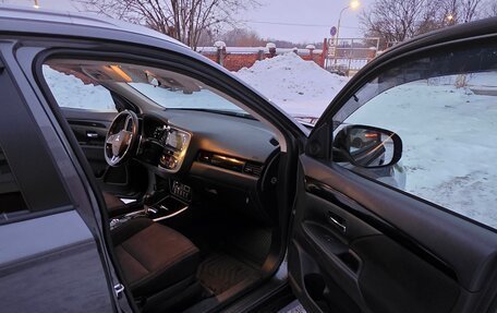 Mitsubishi Outlander III рестайлинг 3, 2019 год, 1 850 000 рублей, 10 фотография