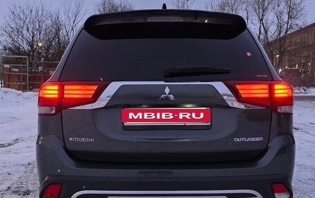Mitsubishi Outlander III рестайлинг 3, 2019 год, 1 850 000 рублей, 6 фотография