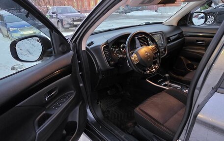 Mitsubishi Outlander III рестайлинг 3, 2019 год, 1 850 000 рублей, 12 фотография