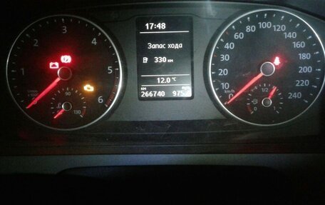 Volkswagen Multivan T6 рестайлинг, 2016 год, 2 000 000 рублей, 3 фотография