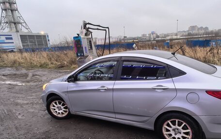 Hyundai Solaris II рестайлинг, 2011 год, 420 000 рублей, 3 фотография