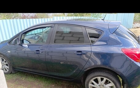 Opel Astra J, 2010 год, 890 000 рублей, 3 фотография