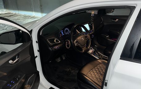 Hyundai Solaris II рестайлинг, 2017 год, 1 350 000 рублей, 14 фотография